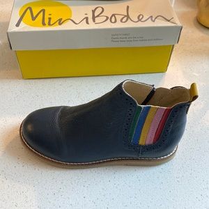 Boden Navy Leather Chelsea Boots (size 2)